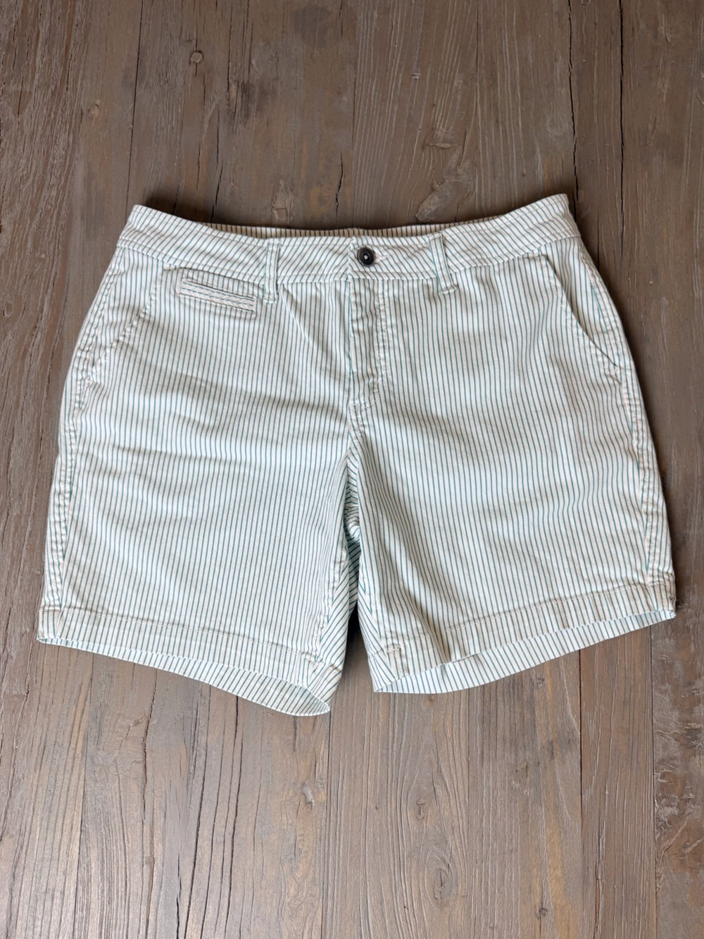 Market & Spruce Women’s White Shorts W-Thin Teal Stripes Size-8 NWOT